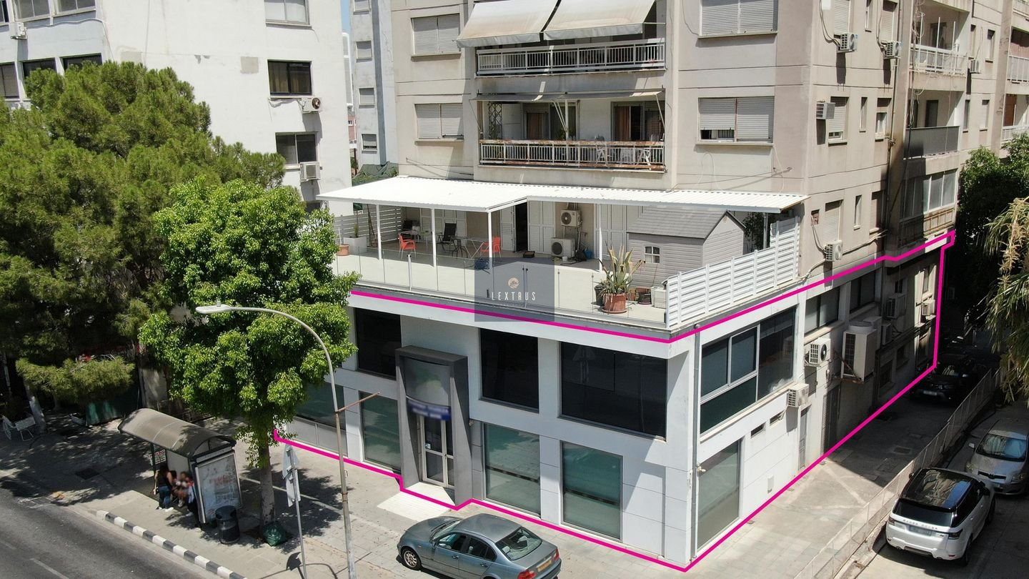 Shop with mezzanine in Agioi Omologites, Nicosia