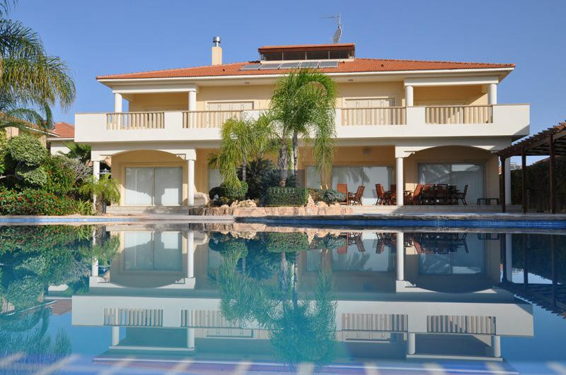 LUXURY SEAFRONT 6 BEDROOM VILLA IN DEKELIA, LARNACA — for rent in Pyla, Larnaca, Cyprus