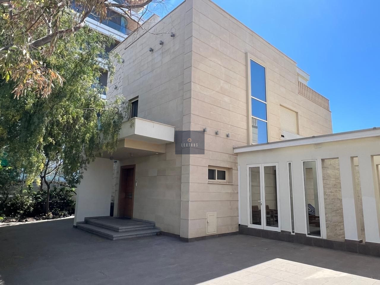 5-bedroom Villa in Parekklisia Tourist Area, Limassol
