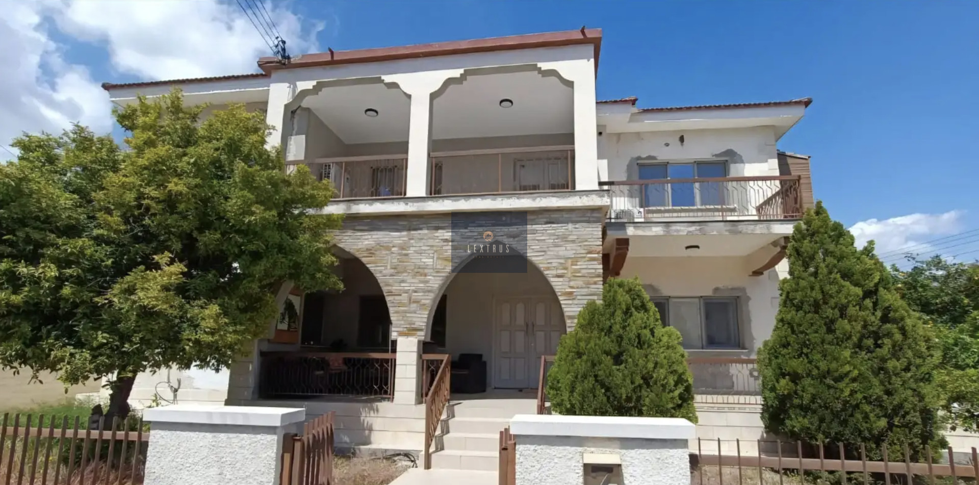 Renovated 6-Bedroom Corner House for Sale in Aradippou 18583