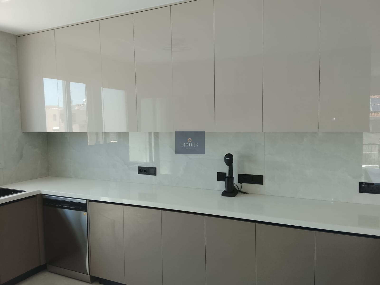Modern Duplex Penthouse in Central Mesa Geitonia — for rent in Mesa Geitonia, Limassol, Cyprus