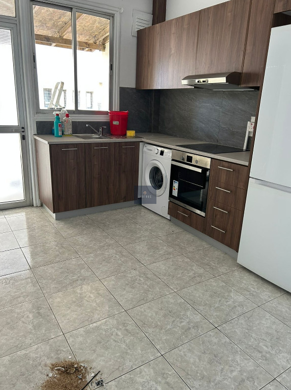 3 BEDROOM APARTMENT/OFFICE FOR RENT IN LARNACA 18727