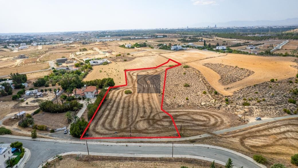 Shared residential field in Geri, Nicosia