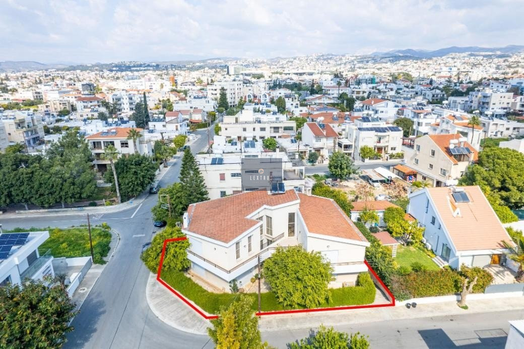 4 bedroom house in Apostoloi Petros and Pavlos, Limassol