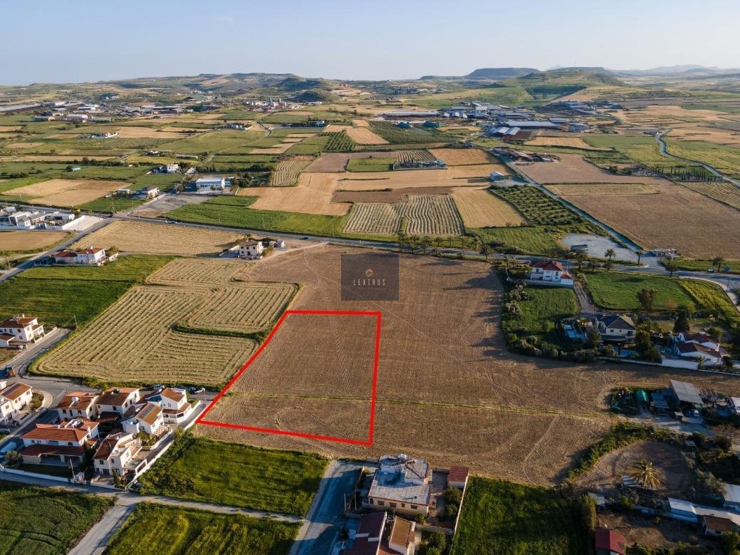Shared residential field in Athienou, Larnaca