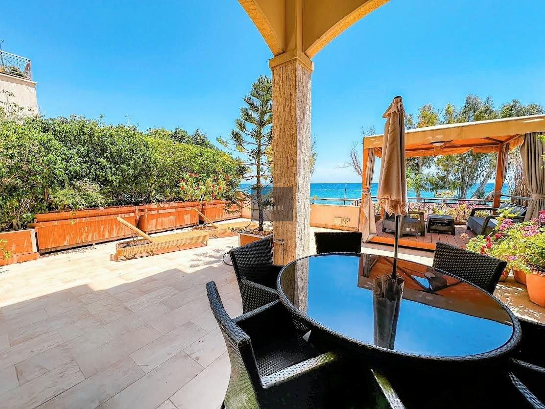 Luxurious 2 Bedroom Duplex on the First Line in Limassol