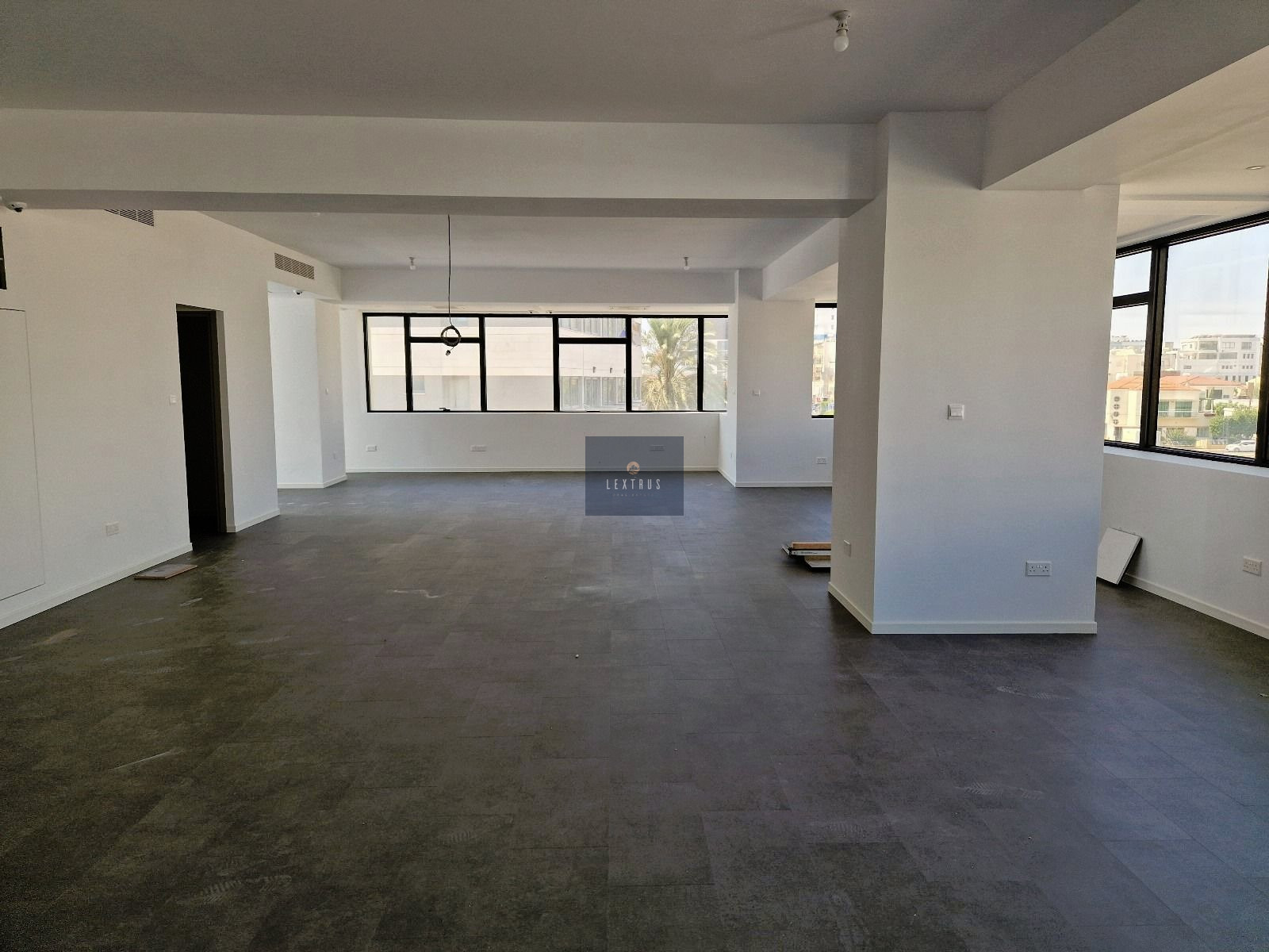 Office for sale in Larnaca center 7545