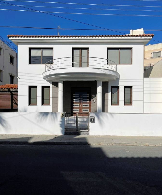 4-Bedroom Detached House with Garden and Attic | Resale
