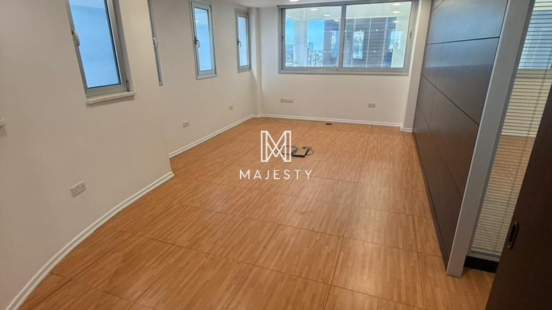 Office 300 m² for rent in Agios Athanasios, Limassol, Cyprus