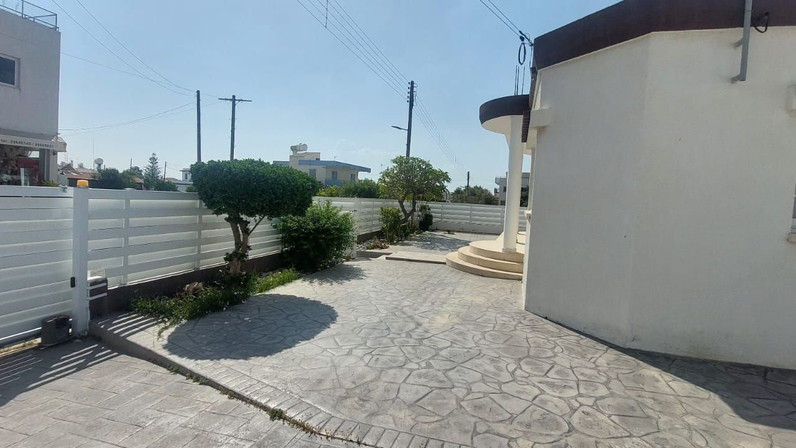 3-bedroom detached house for rent 150 m² in Oroklini (Town), Larnaca City Suburbs, Cyprus