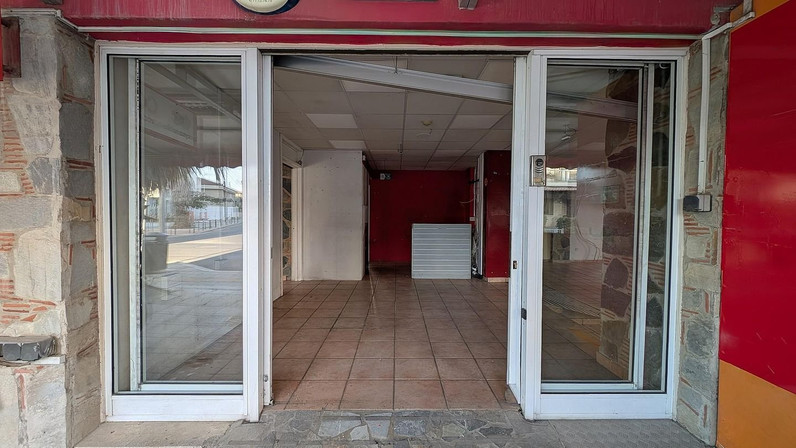 Trading area 140 m² for sale in Nicosia - Agios Antonios, Nicosia City Centre, Cyprus