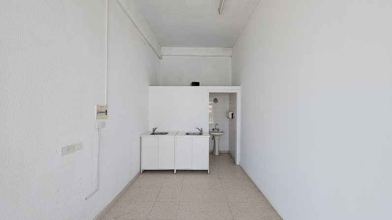 Trading area 200 m² for sale in Anafotida, Larnaca Countryside, Cyprus