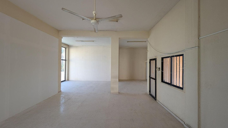 Trading area 200 m² for sale in Anafotida, Larnaca Countryside, Cyprus
