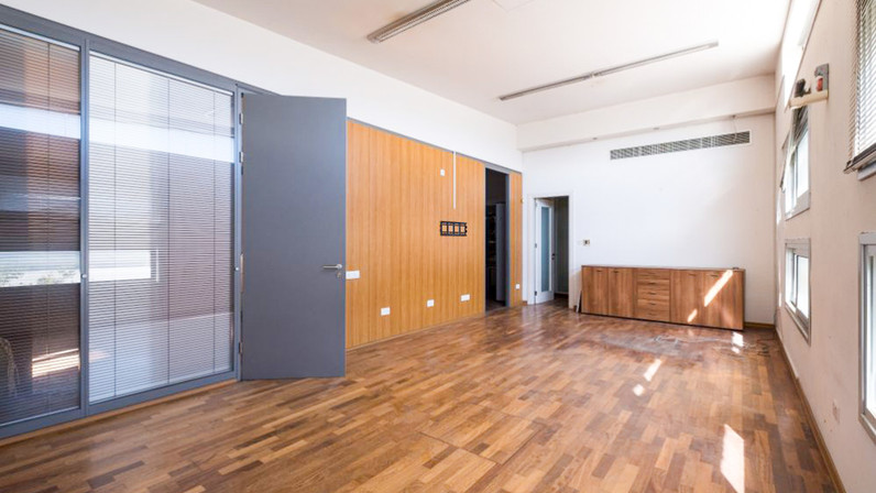 Warehouse 3050 m² for sale in Kokkinotrimithia, Nicosia Countryside, Cyprus