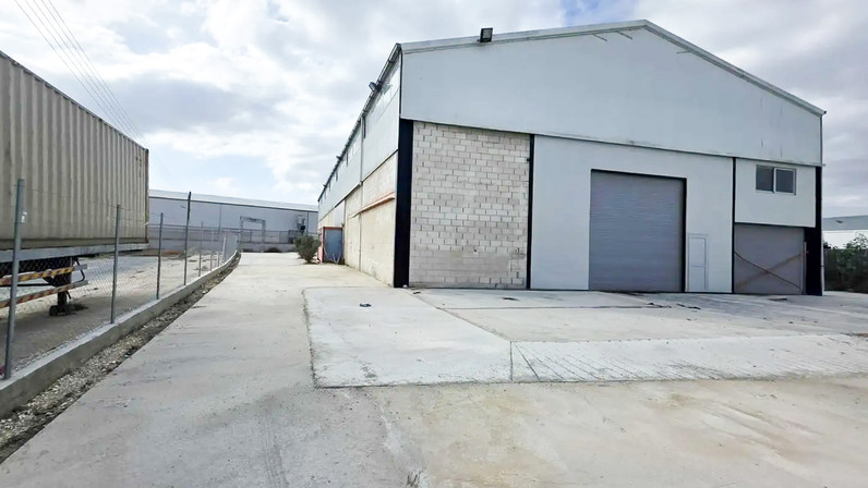 Warehouse 1180 m² for sale in Aradippou - Agios Fanourios, Larnaca City Suburbs, Cyprus