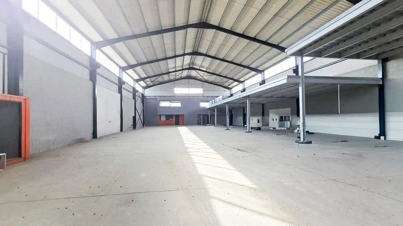 Warehouse 1180 m² for sale in Aradippou - Agios Fanourios, Larnaca City Suburbs, Cyprus