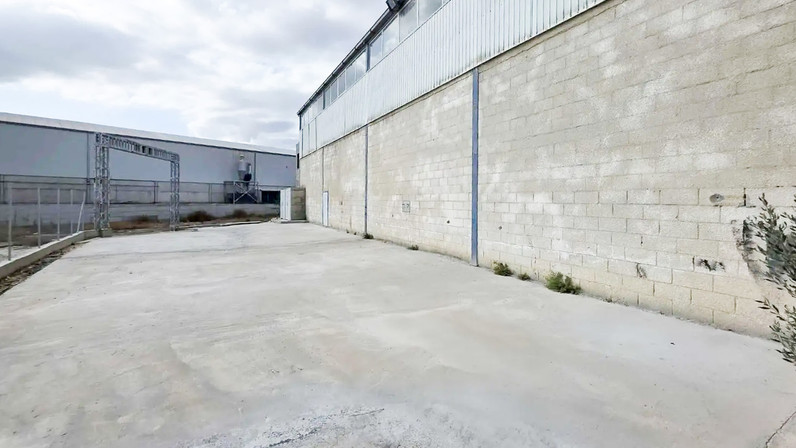 Warehouse 1180 m² for sale in Aradippou - Agios Fanourios, Larnaca City Suburbs, Cyprus