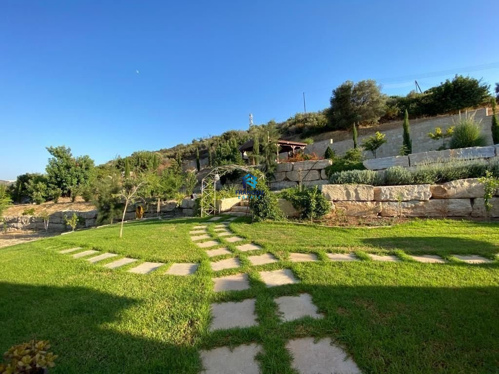 LUXURY VILLA IN AKROUNTA FOR SALE