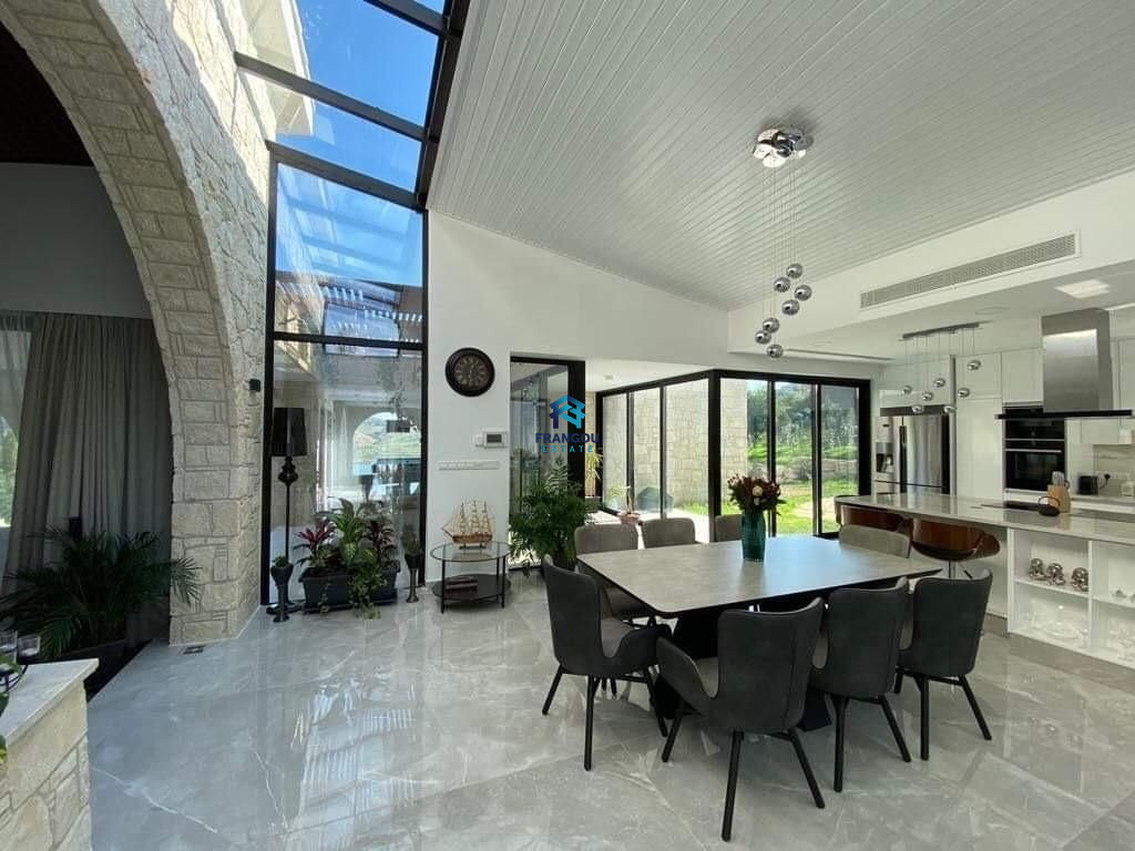 LUXURY VILLA IN AKROUNTA FOR SALE