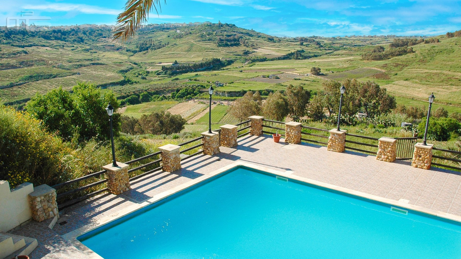 Gozo Rural Side XAR1064 Cliff-edge Farmhouse with open country side views across Gozo ...