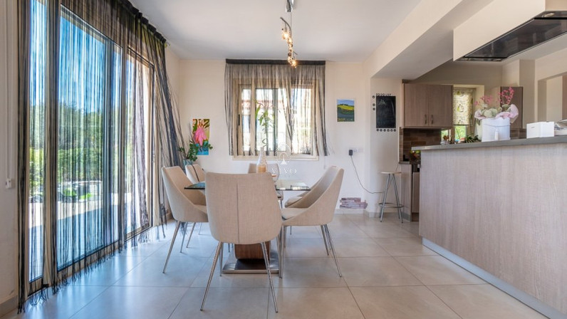 Commercial properties 176 m² for sale in Tala, Paphos, Cyprus