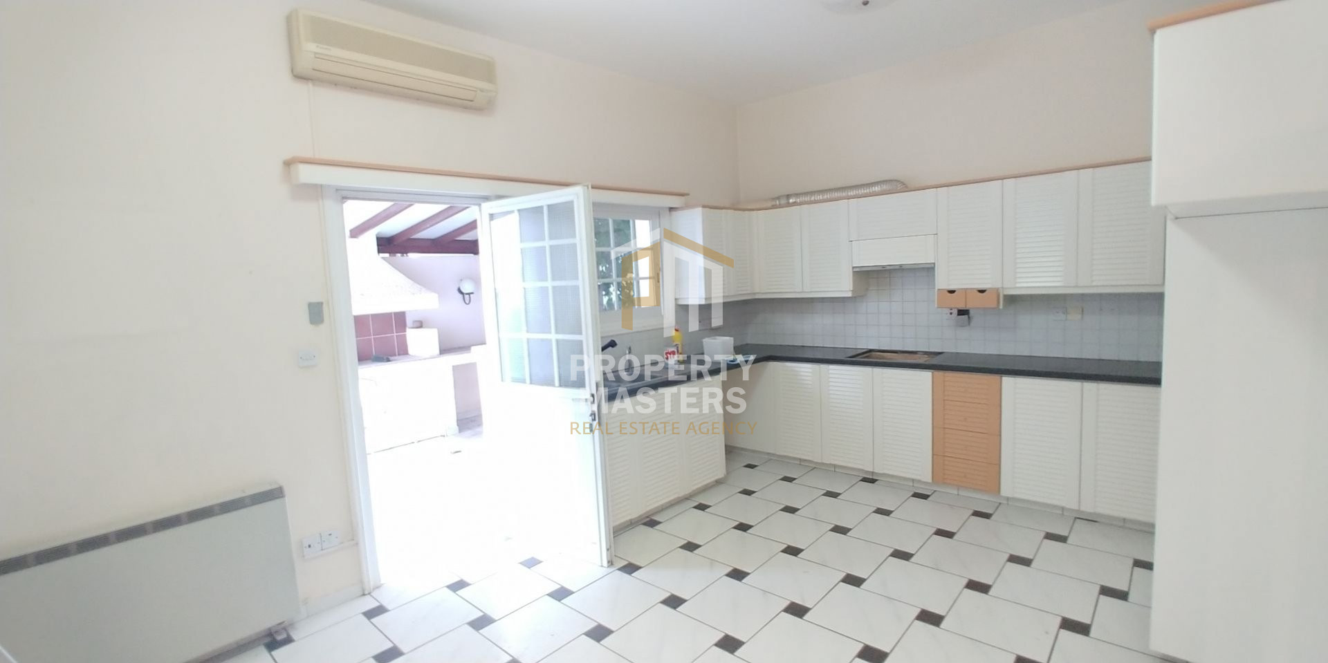 4 bedroom independent house in Latsia, Nicosia photo 3