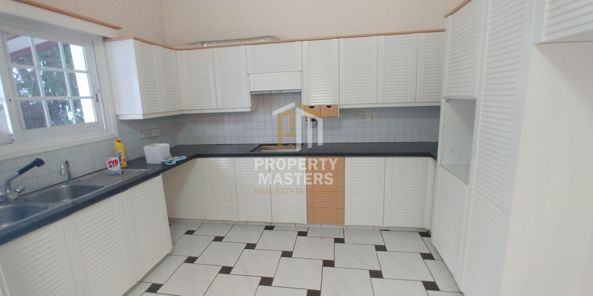 4 bedroom independent house in Latsia, Nicosia photo 4