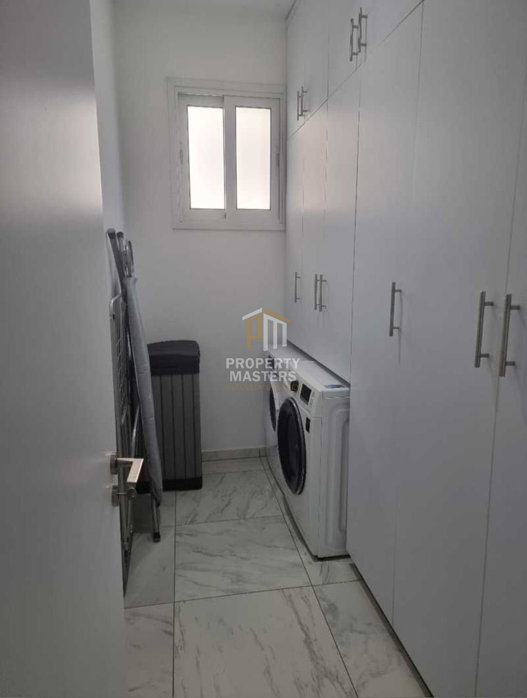 Modern Fully Furnished 2 Bedroom Apartment in Harbor photo 7