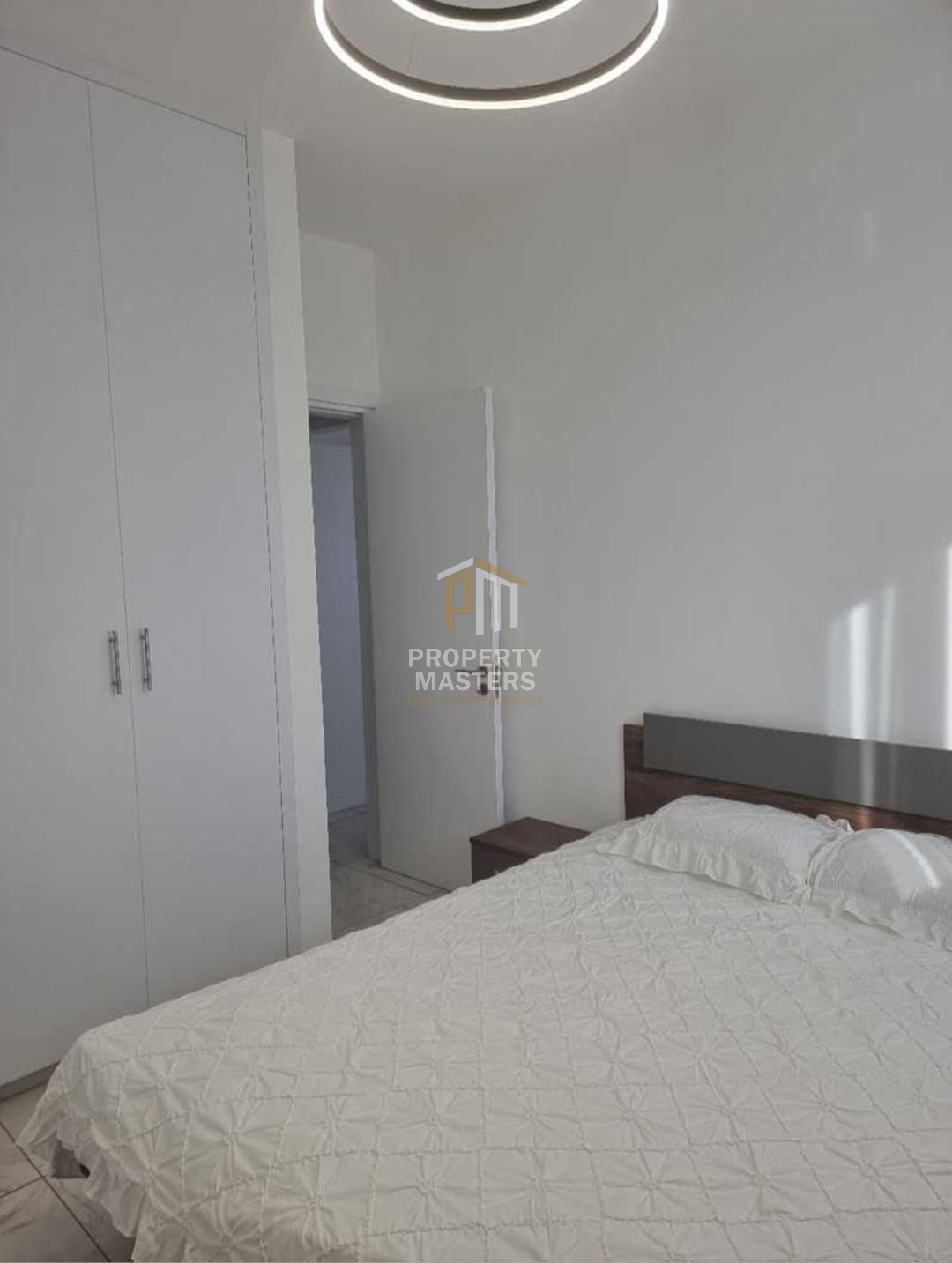 Modern Fully Furnished 2 Bedroom Apartment in Harbor photo 13