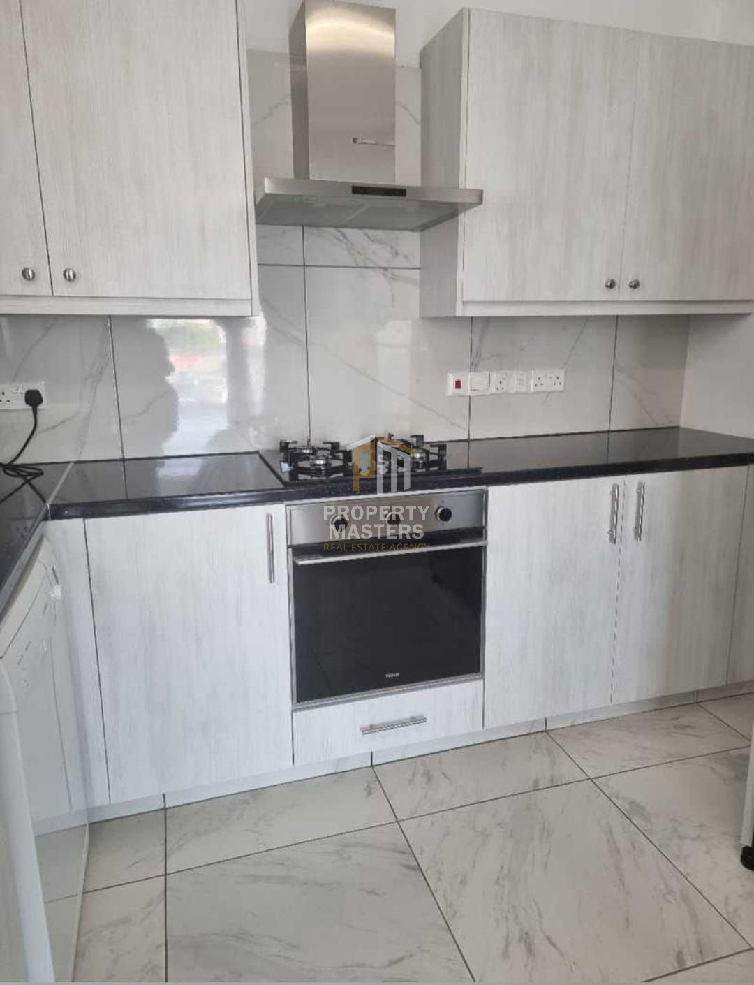 Modern Fully Furnished 2 Bedroom Apartment in Harbor photo 4