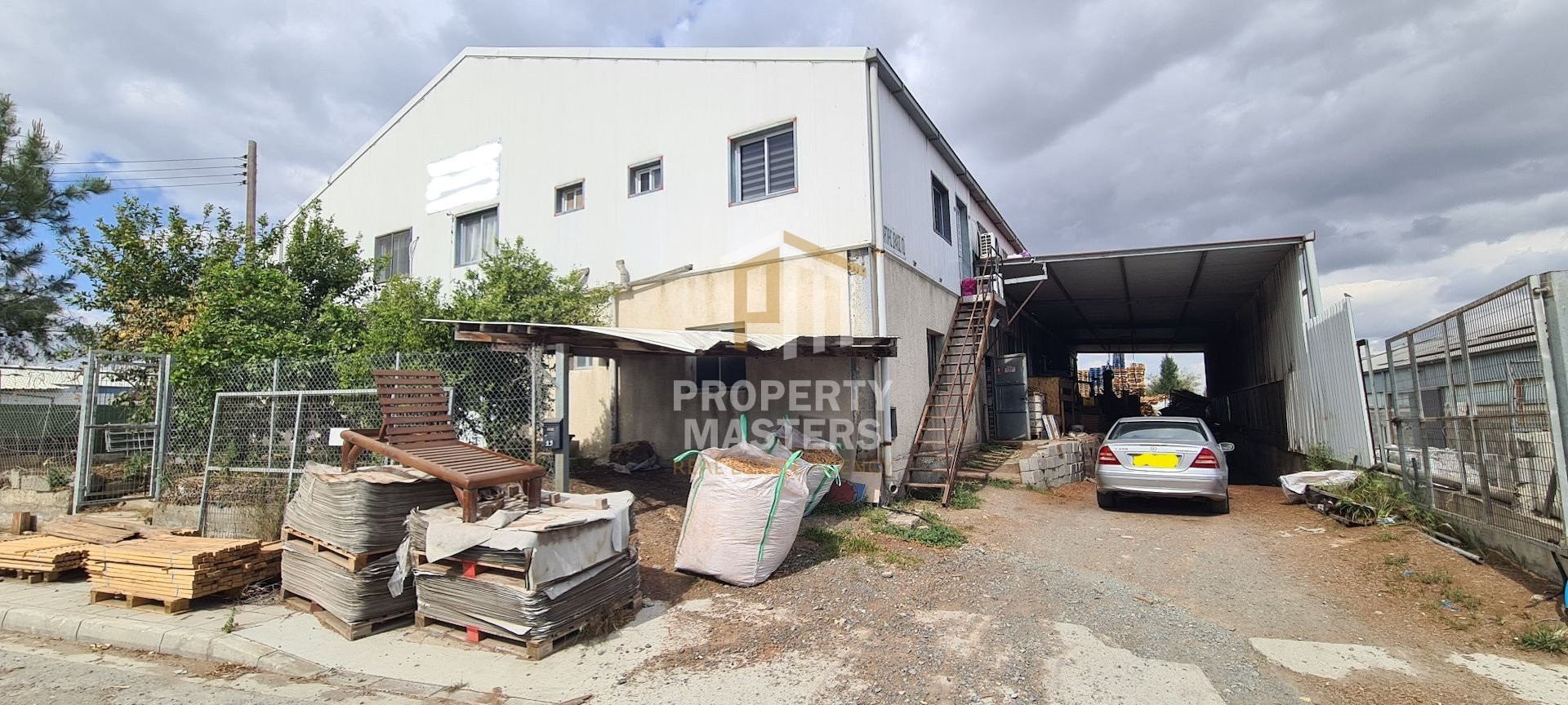 Industrial Building in Dali photo 1