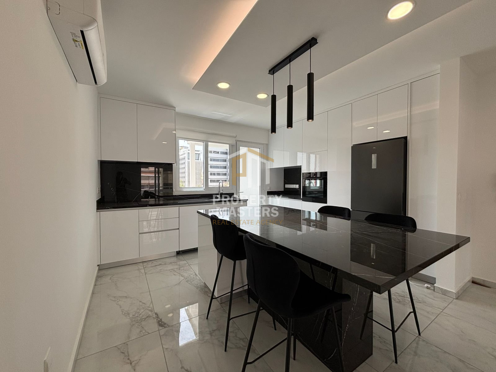 3 Bedroom Apartment in the City Center photo 7