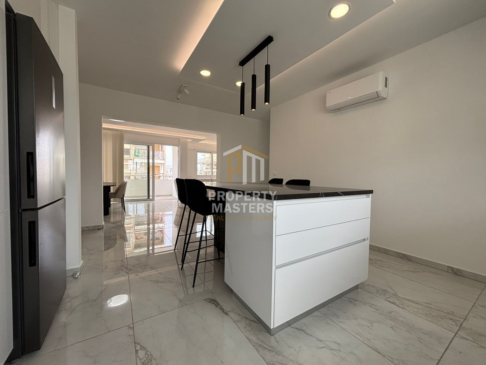 3 Bedroom Apartment in the City Center photo 9