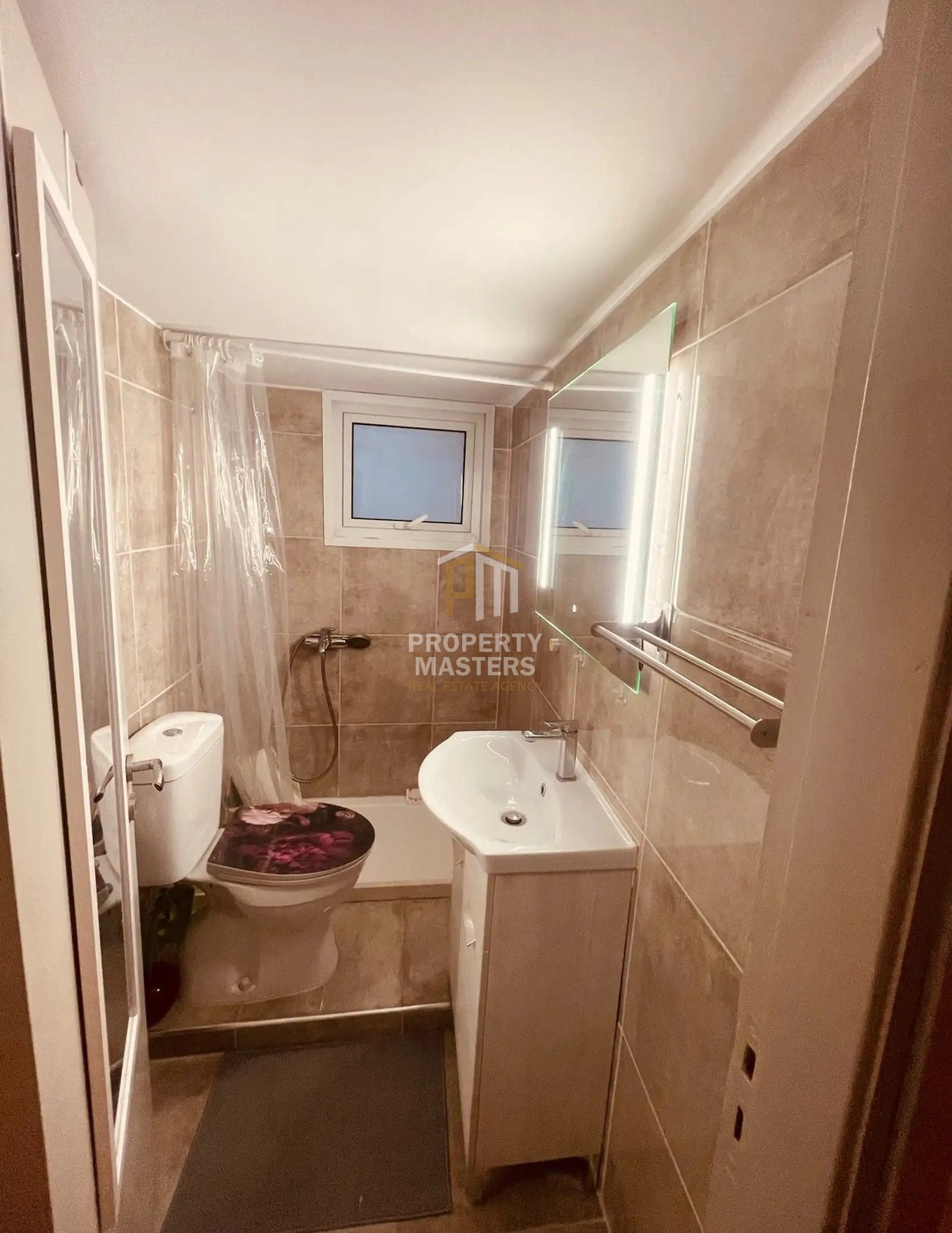 3 Bedroom Apartment in Strovolos — Agioi Omologites, Nicosia