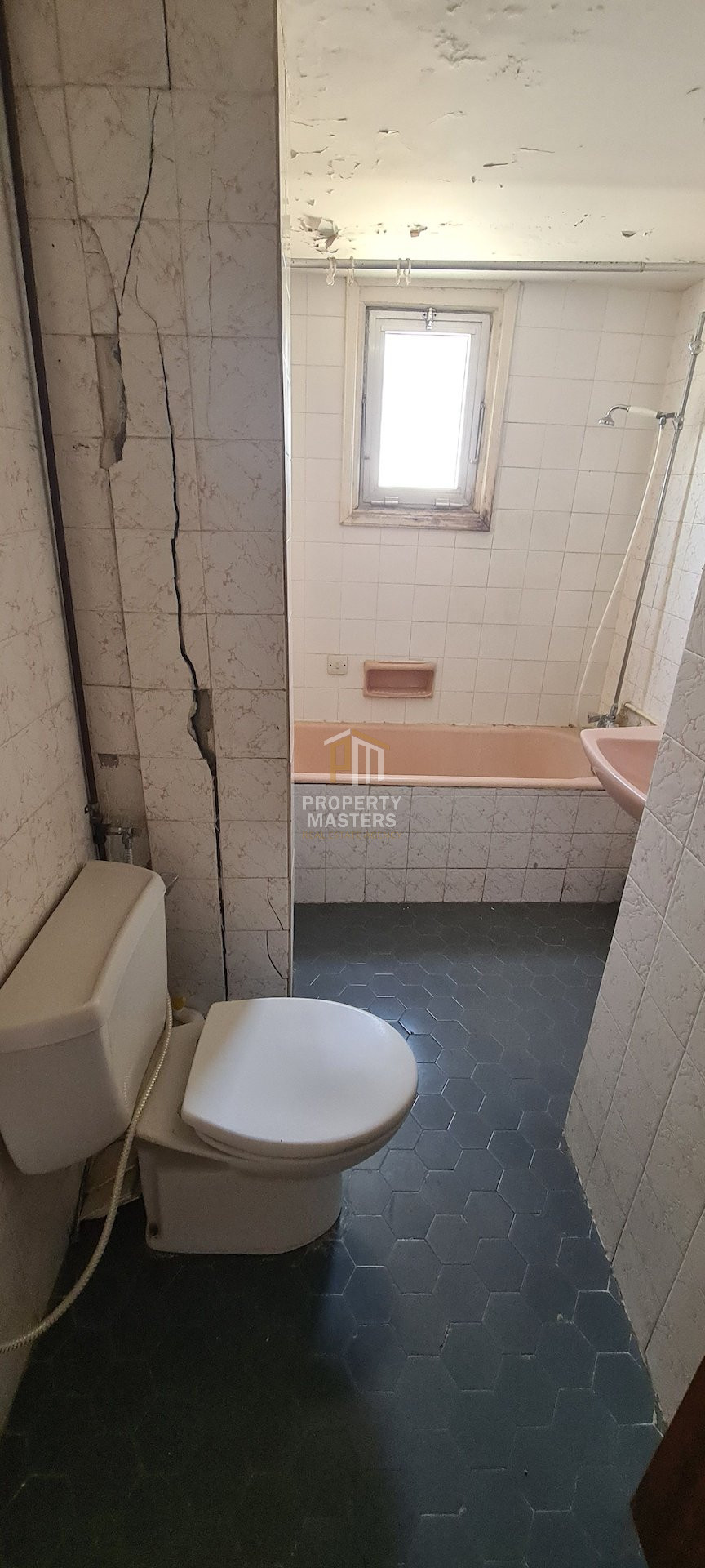 Spacious Three Bedroom Apartment in Vibrant Egkomi photo 9