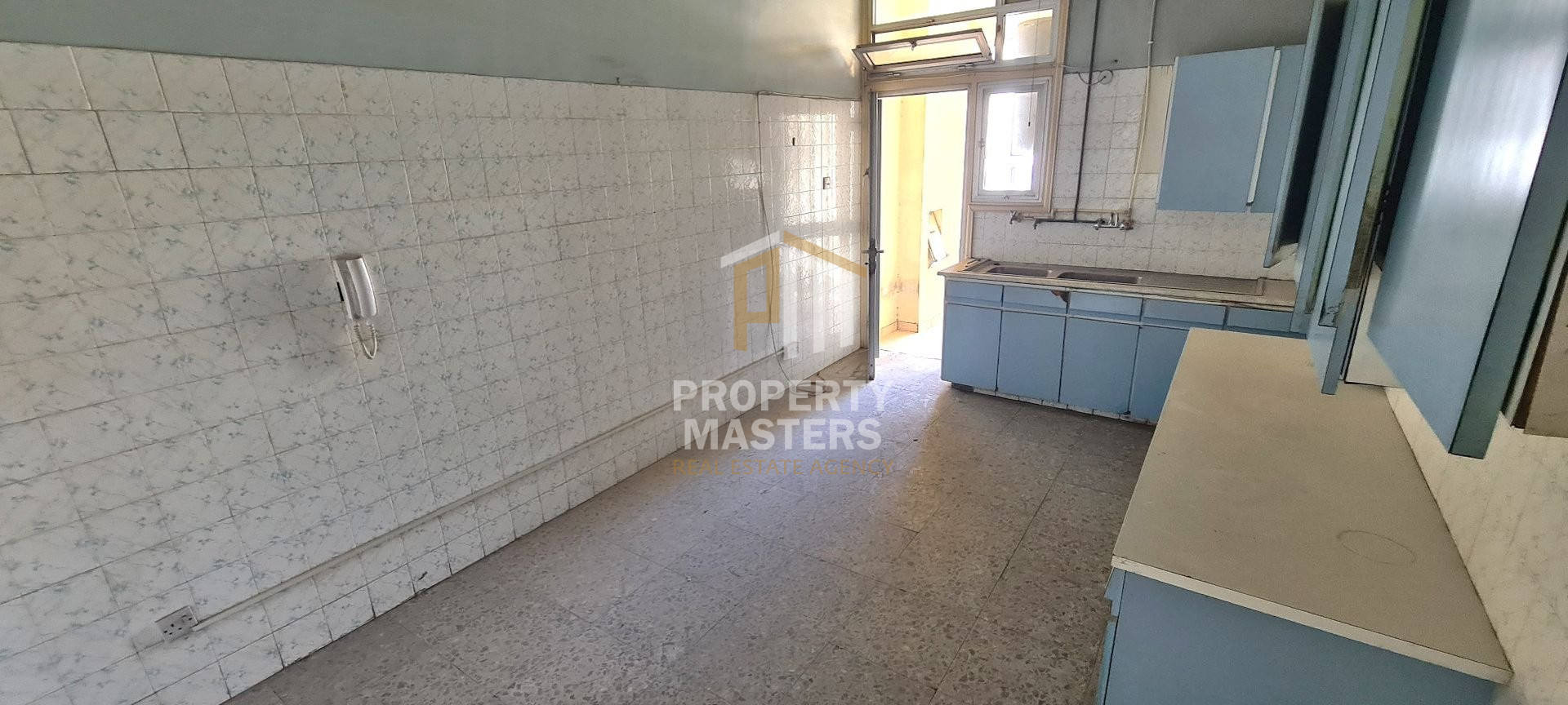 Spacious Three Bedroom Apartment in Vibrant Egkomi photo 4