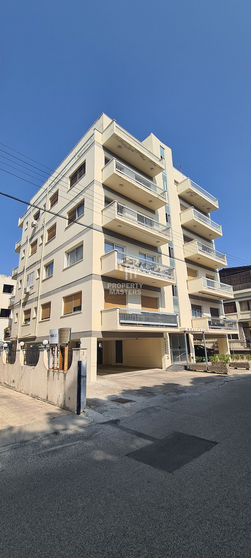 Spacious Three Bedroom Apartment in Vibrant Egkomi photo 1