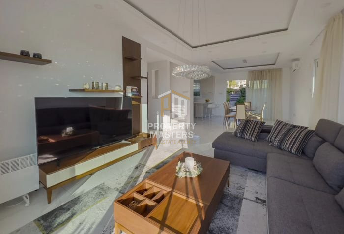 The Konia Heights Residence – Modern Living Elevated photo 9