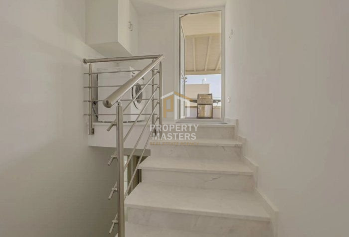 The Konia Heights Residence – Modern Living Elevated photo 16