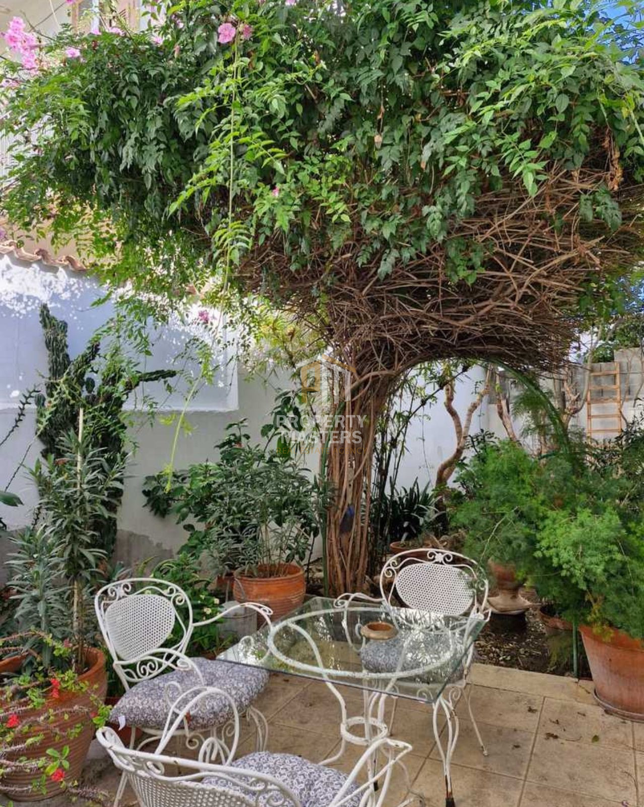 3 Bedroom  Semi-Detached House in Town Center, Nicosia
