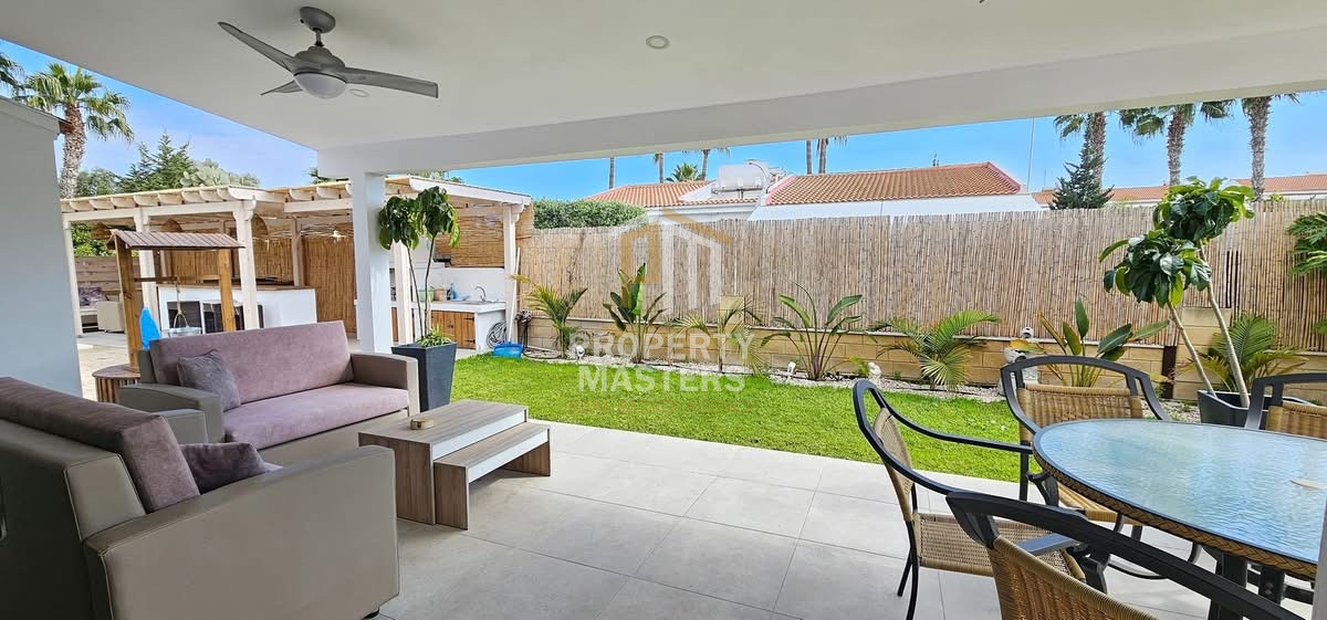 Modern Seafront Bungalow in Kiti with Pool photo 4