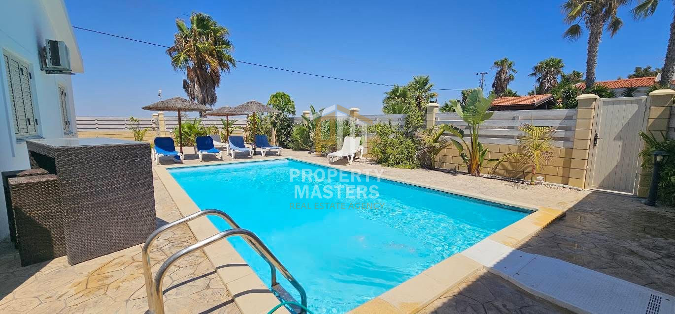 Modern Seafront Bungalow in Kiti with Pool photo 9