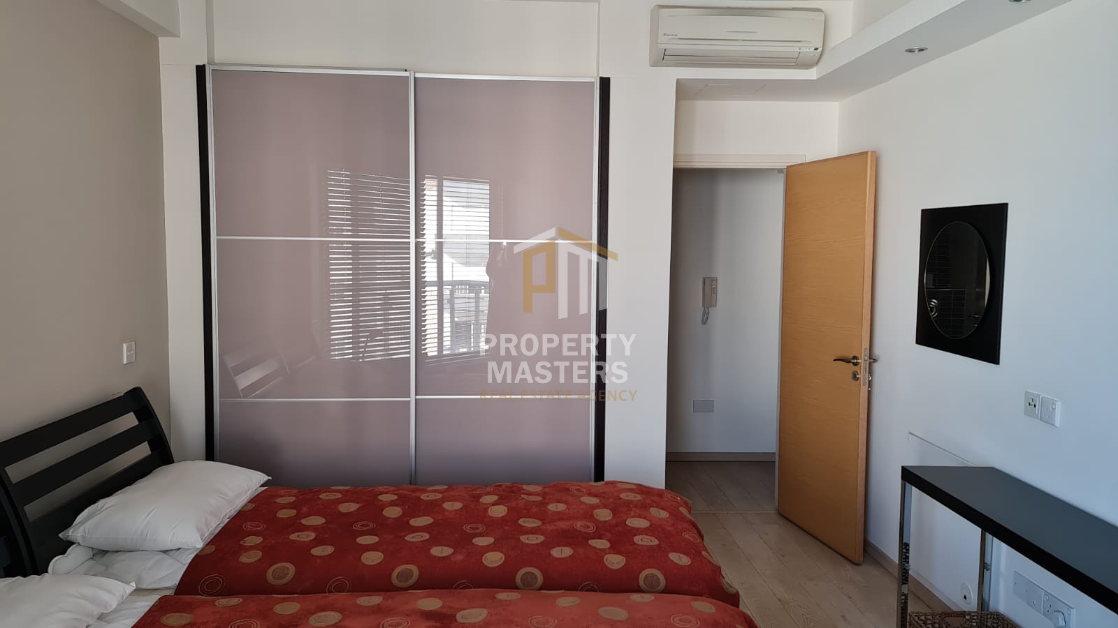 Fully Furnished Two Bedroom Apartment Near the Beach photo 6