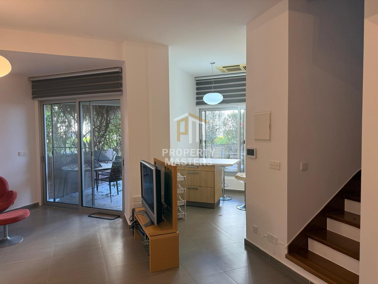 Spacious Furnished 2 Bedroom Apartment with Common Pool in Germasogeia photo 4