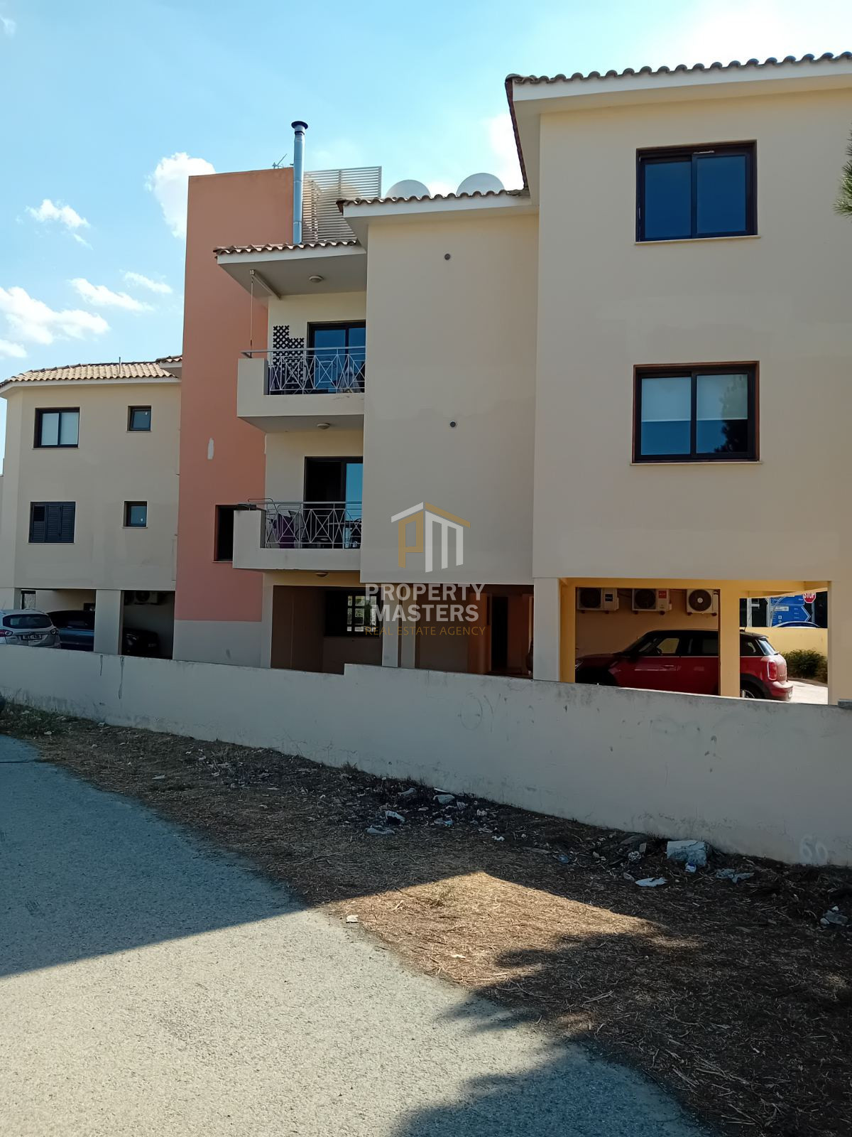 Fully Furnished Two Bedroom Apartment in Latsia Center photo 2