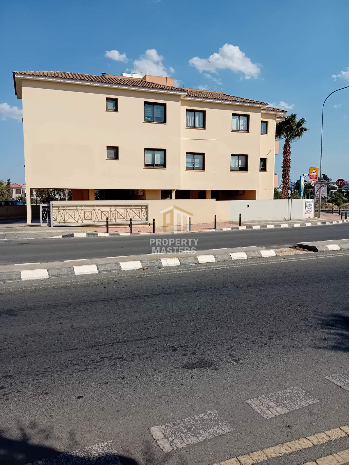 Fully Furnished Two Bedroom Apartment in Latsia Center photo 1