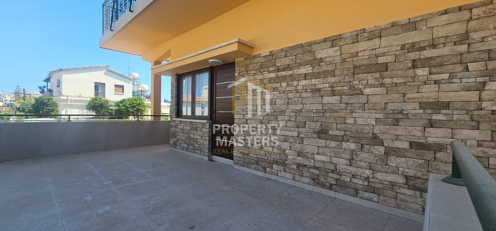 Detached Property with 2 Independent Apartments in Town Center photo 3