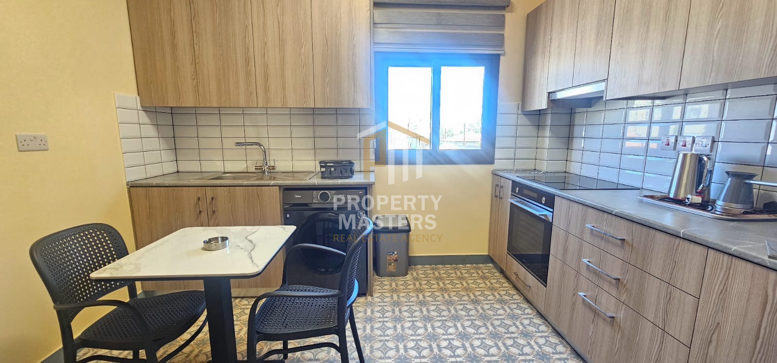 Detached Property with 2 Independent Apartments in Town Center photo 2