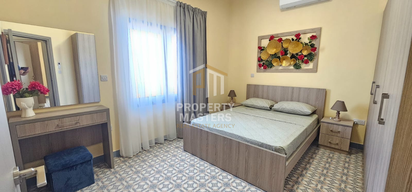 Detached Property with 2 Independent Apartments in Town Center photo 4