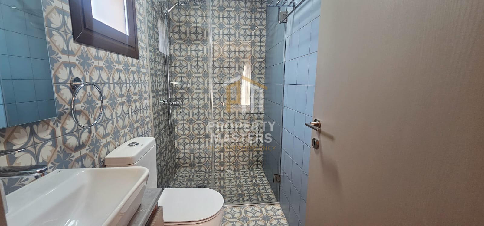Detached Property with 2 Independent Apartments in Town Center photo 8